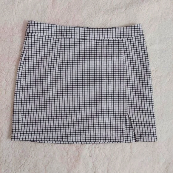 Black and white checkered pencil mini skirt. - Picture 2 of 7